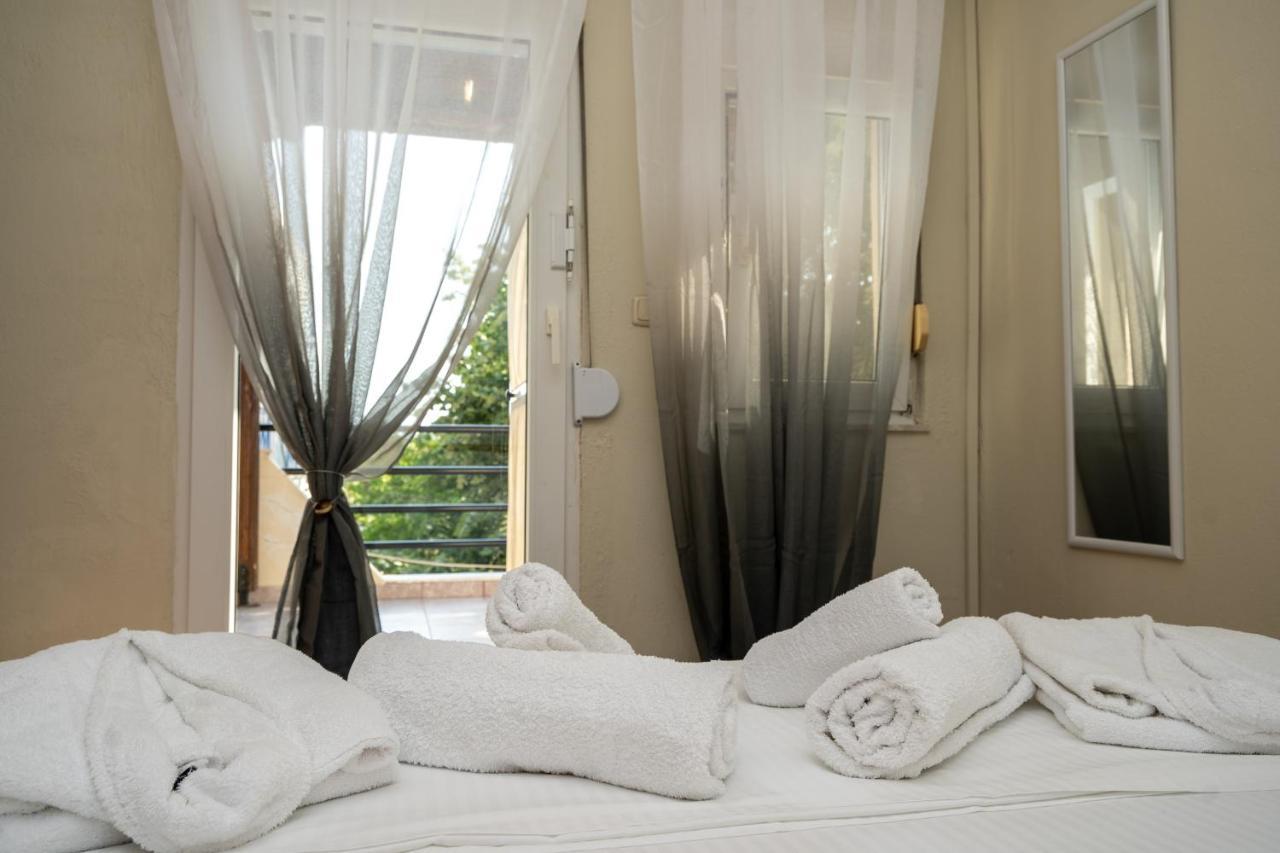 Magdalene'S Premium Apartments Ofrinion Ngoại thất bức ảnh