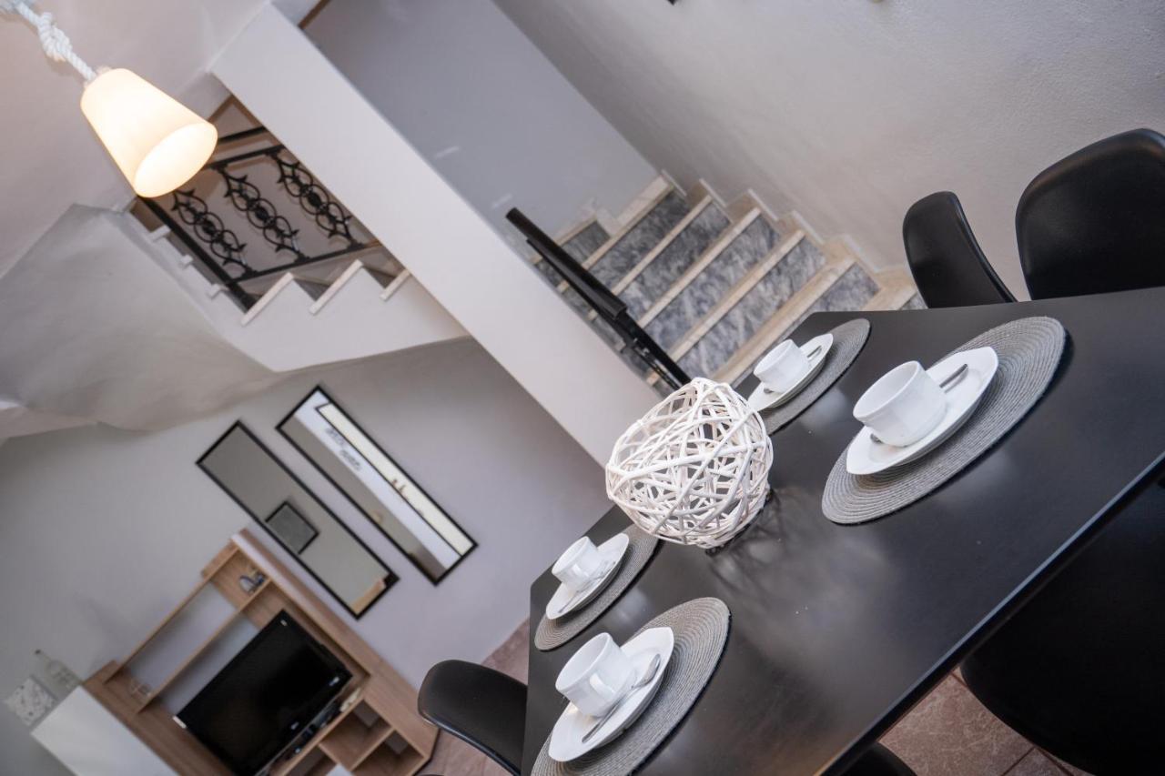 Magdalene'S Premium Apartments Ofrinion Ngoại thất bức ảnh
