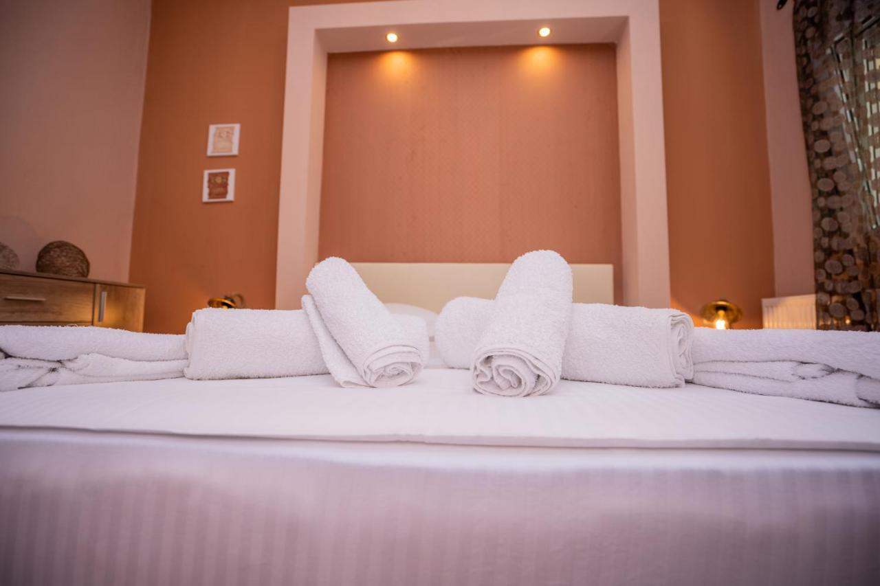 Magdalene'S Premium Apartments Ofrinion Ngoại thất bức ảnh
