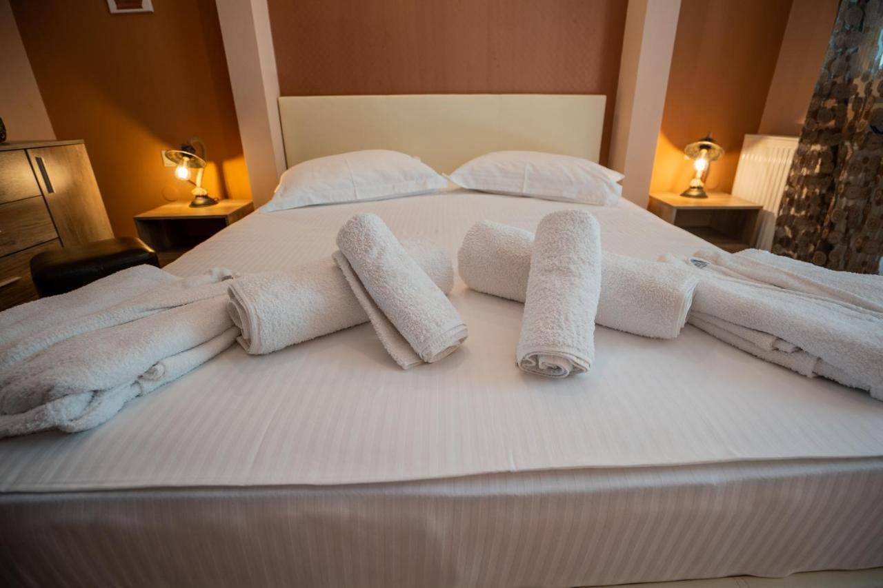 Magdalene'S Premium Apartments Ofrinion Ngoại thất bức ảnh