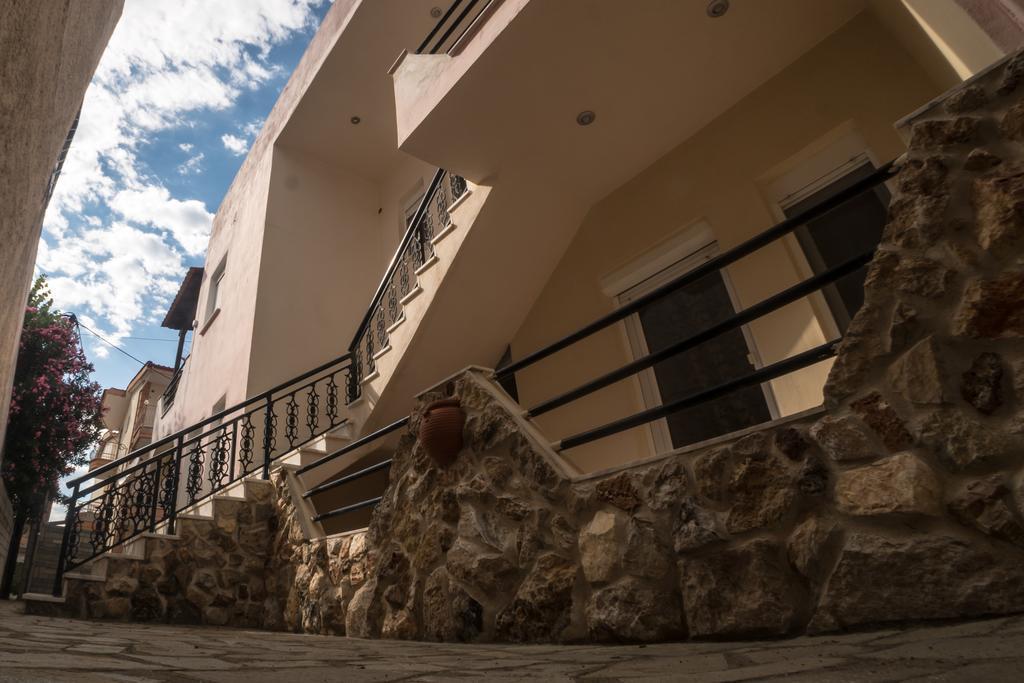 Magdalene'S Premium Apartments Ofrinion Ngoại thất bức ảnh